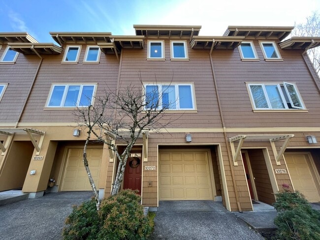 Building Photo - Incredible Forrest Park Townhome!! 2 bedroom, 2 bath, HUGE attached Garage!