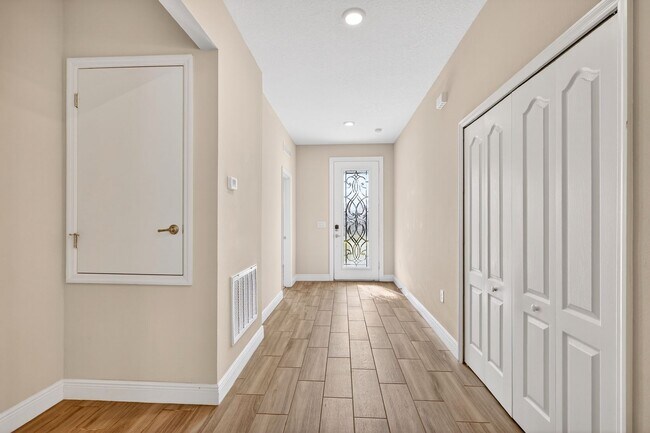 Building Photo - Modern 4-Bedroom Rental with Screened Patio & 2-Car Garage