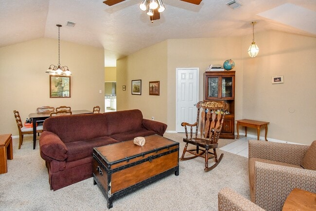 Building Photo - 14915 Willow Hearth Dr