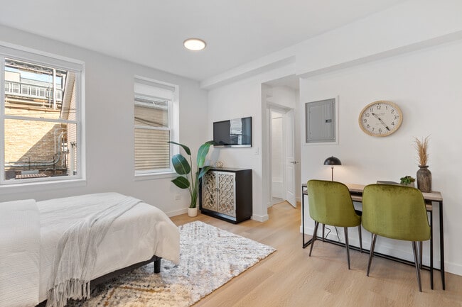 Air conditioning and central heat - 1652 W Roscoe St