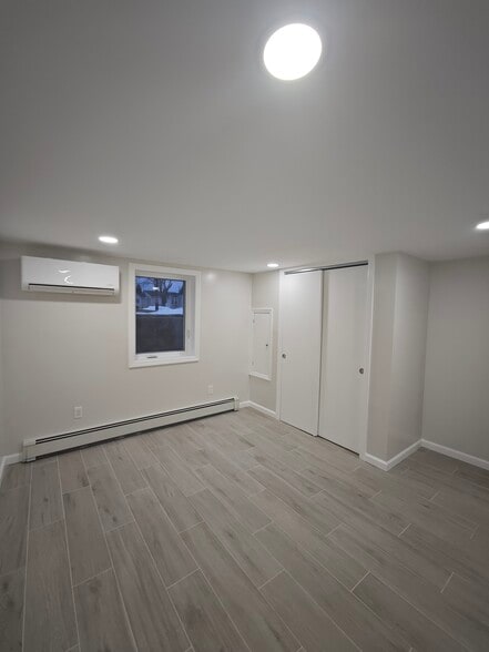 Building Photo - 431 Staples St