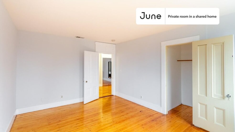 Building Photo - Room in Shared 5 bed/2.5 bath home in Newton Corner