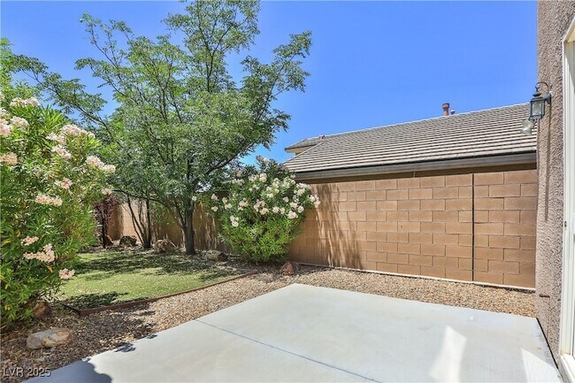 Building Photo - 2687 Bothwell Pl