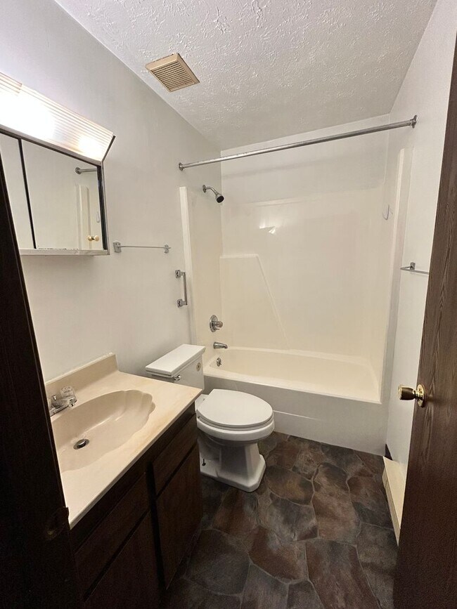 Building Photo - Two Bedroom Apartment
