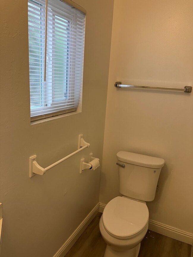 Building Photo - college410/412 - 7/50/0 - R