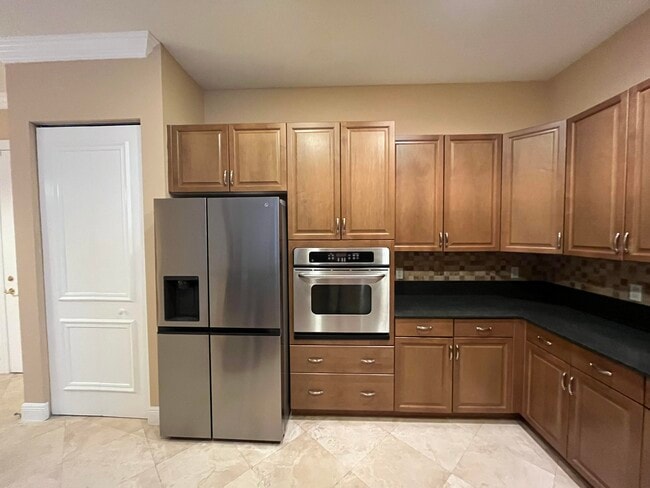 Building Photo - 270 NE 69th Cir