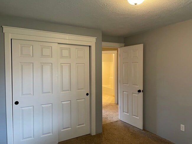 Building Photo - Nice 3 Bedroom 2 Bath home in Central Point