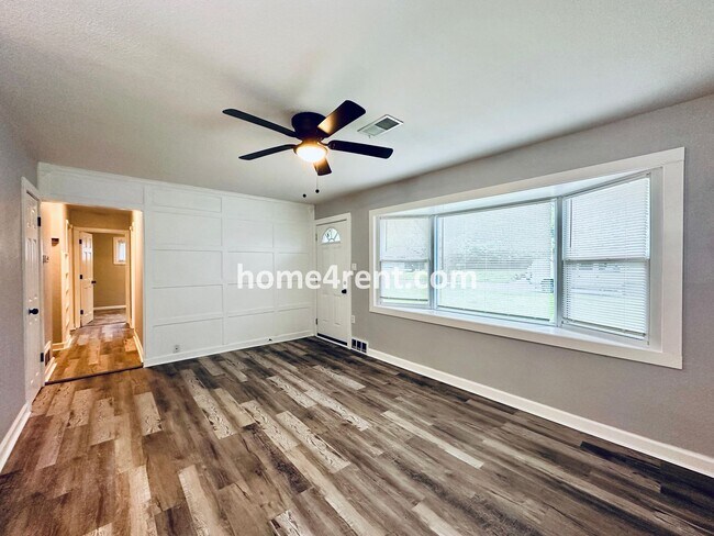 Building Photo - Lovely Three Bedroom Home in KCMO and an Updated Kitchen  w/ Granite and SS Appliances, including...