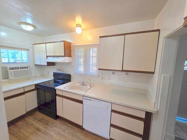 Building Photo - DU HOUSE FOR RENT