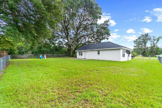 Building Photo - Updated 3BR Home with Fenced Backyard & Great Kitchen