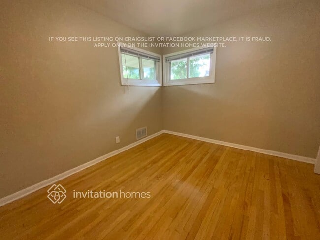 Building Photo - 1869 Oxford St N