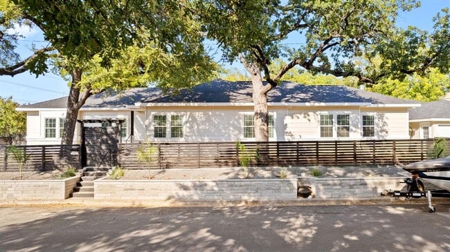 Primary Photo - 1810 Palma Plaza