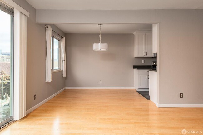 Building Photo - 65 Hermann St