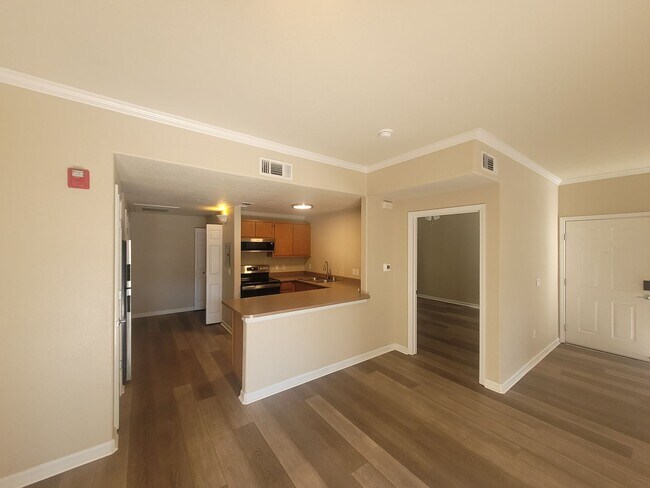 Building Photo - 10001 Woodcreek Oaks Blvd