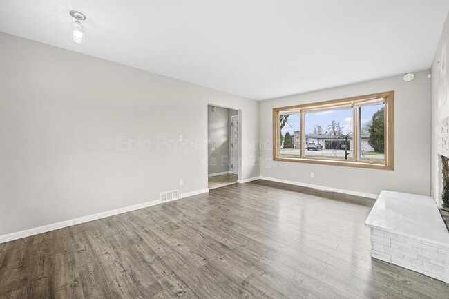 Building Photo - 24955 Lakeland St