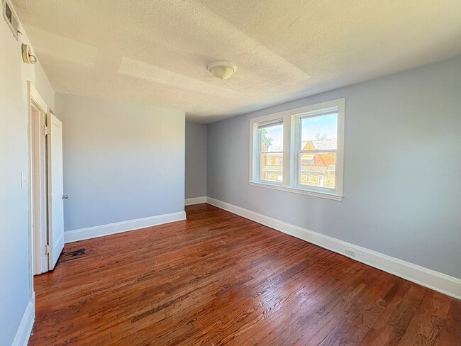 Building Photo - 922 Calwell Rd