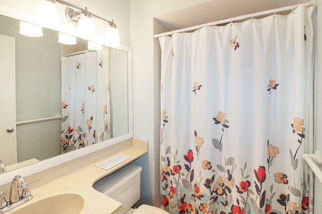 Building Photo - Pine Run Annual Condo for Rent