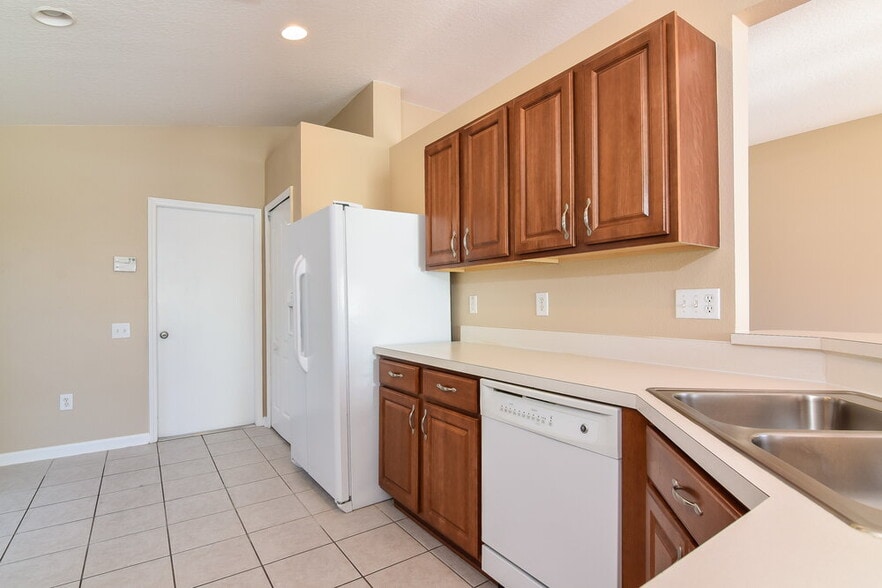 Building Photo - 30410 Randall Manor St