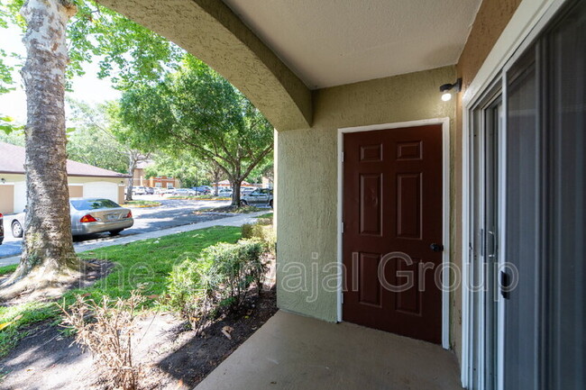 Building Photo - 725 Crest Pines Dr