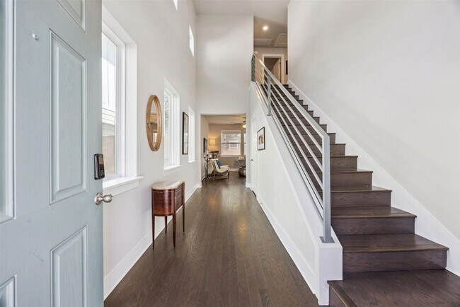 Building Photo - Modern 3-Bed, 2.5-Bath Home with Fenced Ya...