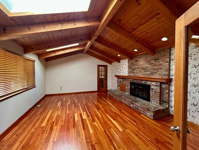 Building Photo - 5166 Graveline Rd