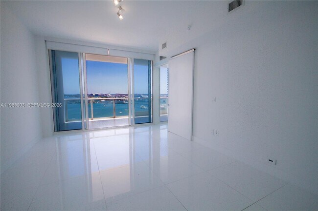 Building Photo - 2020 N Bayshore Dr