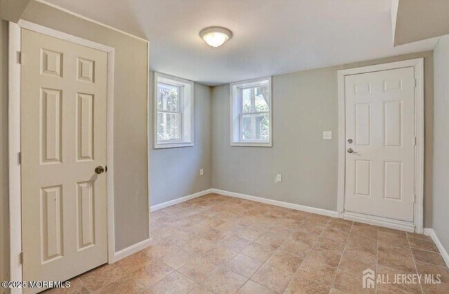 Building Photo - 111 John St