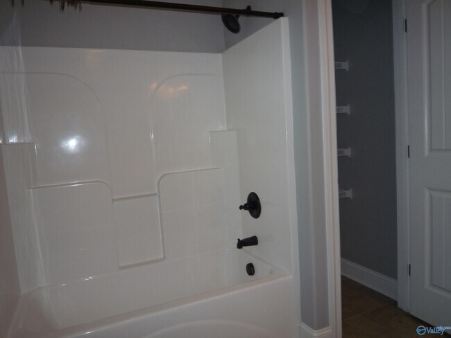 Building Photo - 13205 Hill Crest Dr