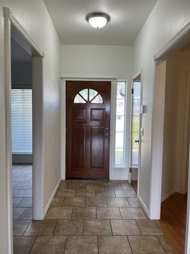 Building Photo - 9712 Grissom Dr