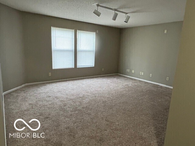 Building Photo - 912 Saraina Rd