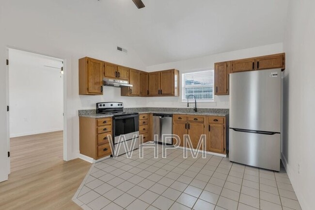 Building Photo - 7208 Melrose Pl