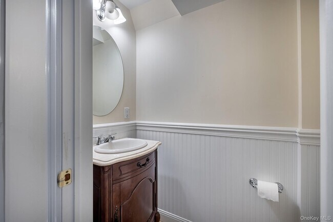 Building Photo - 11 Latonia Rd