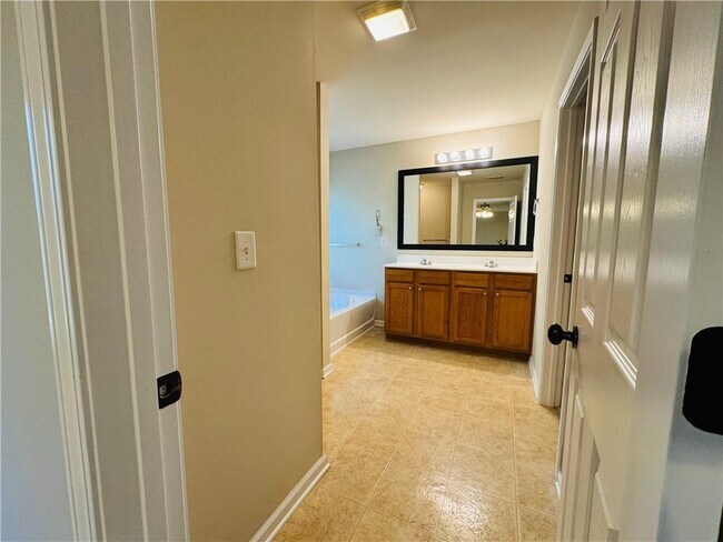 Building Photo - 2515 Sheldon Pl