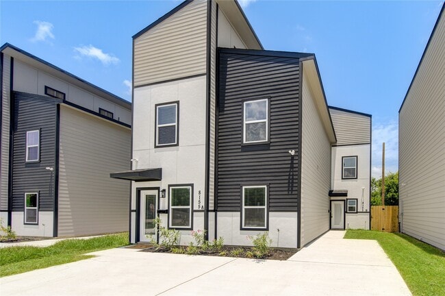 Primary Photo - 8155 Tate St