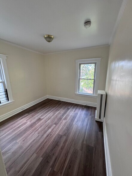 Building Photo - 212 Park Ave