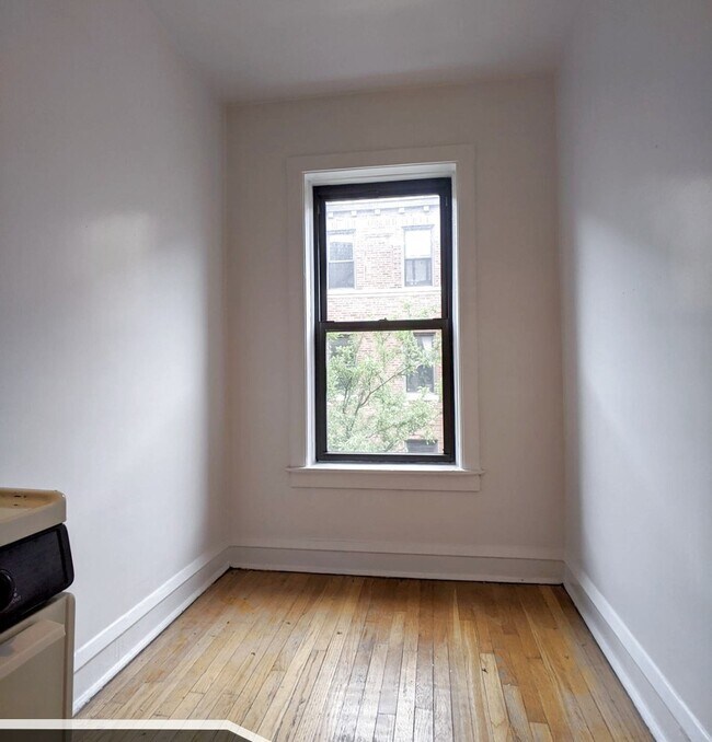 Building Photo - 3310 W Schubert Ave