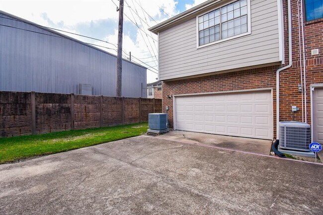 Building Photo - 8888 Benning Dr