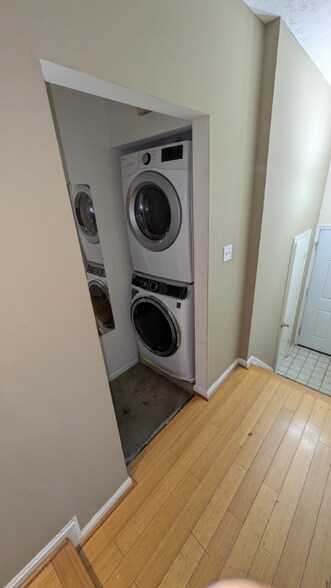 Building Photo - 7403 Morrison Dr