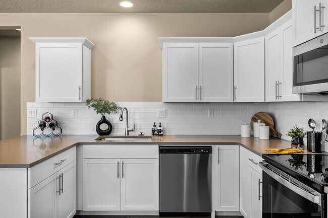 Building Photo - Brand New Stunning 3 Bed/2.5 Bath Townhouse-Old Farm District