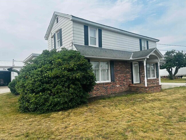 Building Photo - 3670 Oak Rd