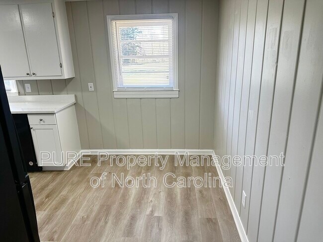 Building Photo - 504A Moore Dr