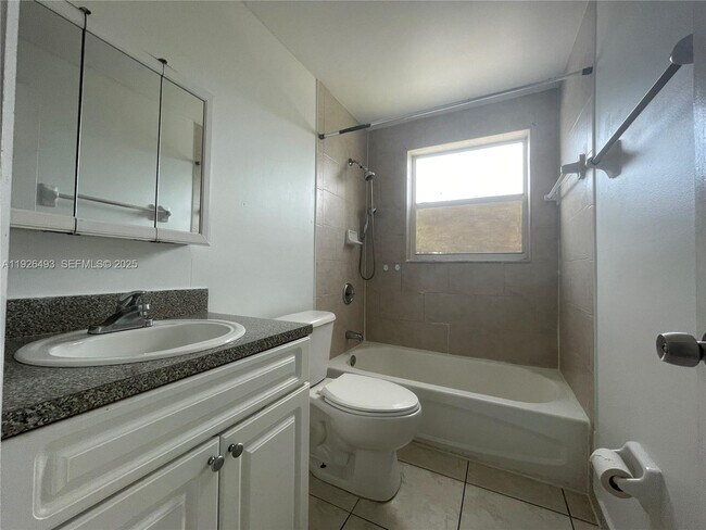 Building Photo - 1245 W 24th St