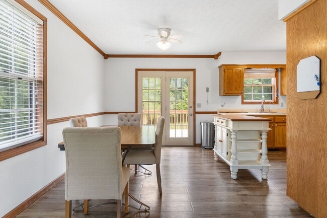 Building Photo - Adorable Home in Pleasant View- COMING SOON!