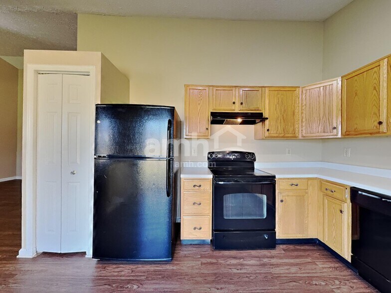 Building Photo - 6104 Lake Freeman Dr