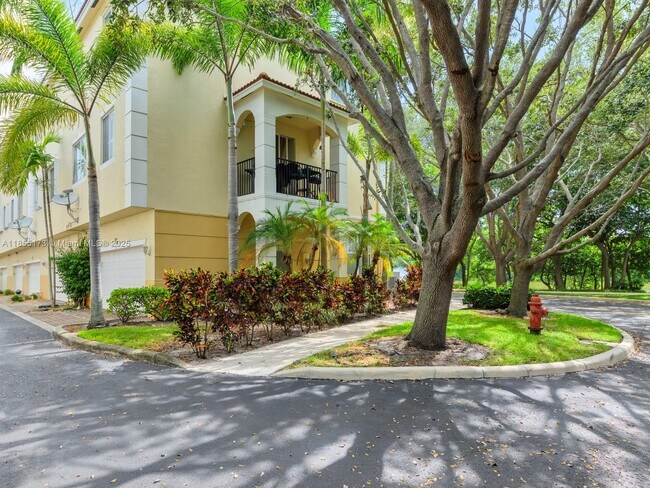 Building Photo - 2891 S Greenleaf Cir