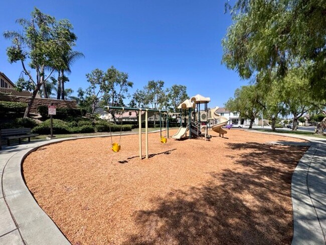 Building Photo - Beautiful Corona Pool Home with 4 bedroom ...