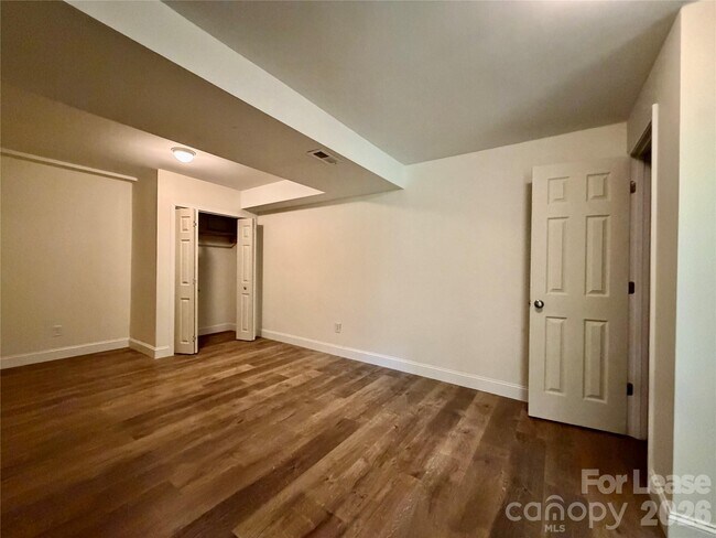 Building Photo - 109 James Dr