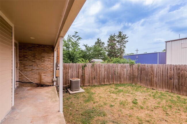 Building Photo - 111B Normal Park Dr