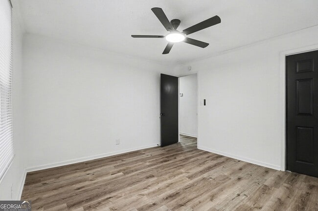 Building Photo - 2160 Dowdell Dr