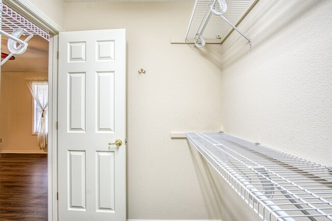 Building Photo - 3 Bedrooms and 2 full baths make the perfect layout for everyone! Call 501-922-9997 to set up a s...